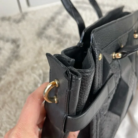 Coach Swagger In Patchwork Pebble Black Leather shoulder Bag